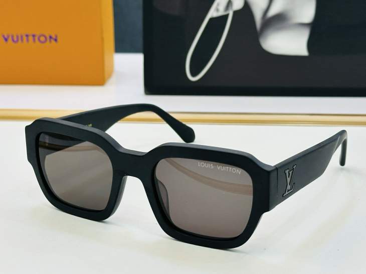 Picture of Louis Vuitton Sunglasses _SKUfw76015293fw